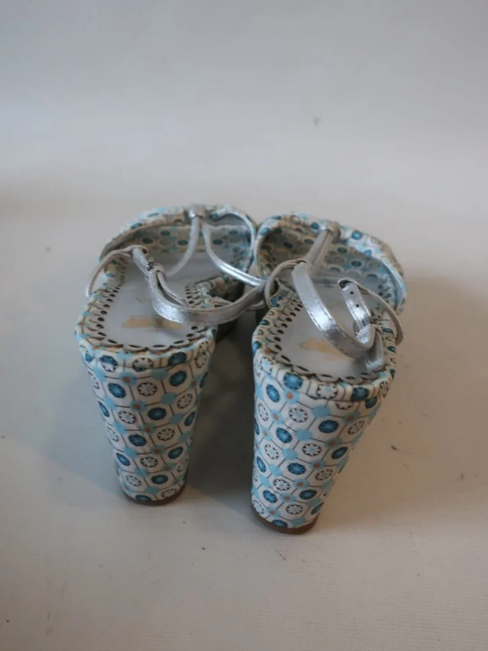 Womens Juicy Couture White Blue Mosaic Print Cecil Platform Wedge Heels 8